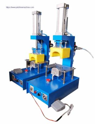 Shoe toe cap moulding shaping machine